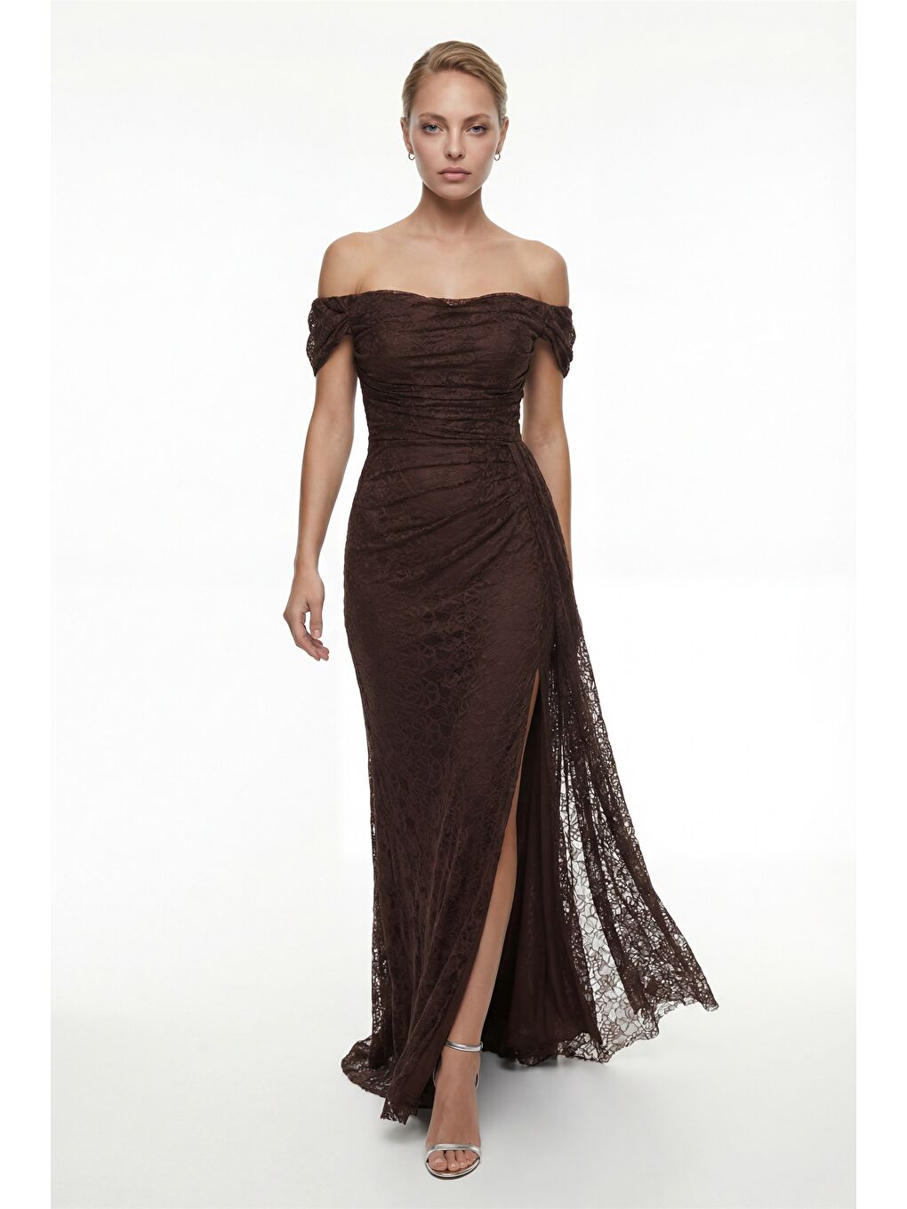 Kadın Kahverengi Dar Kalıp Kayık Yaka Dantelli Uzun Abiye Elbise-1