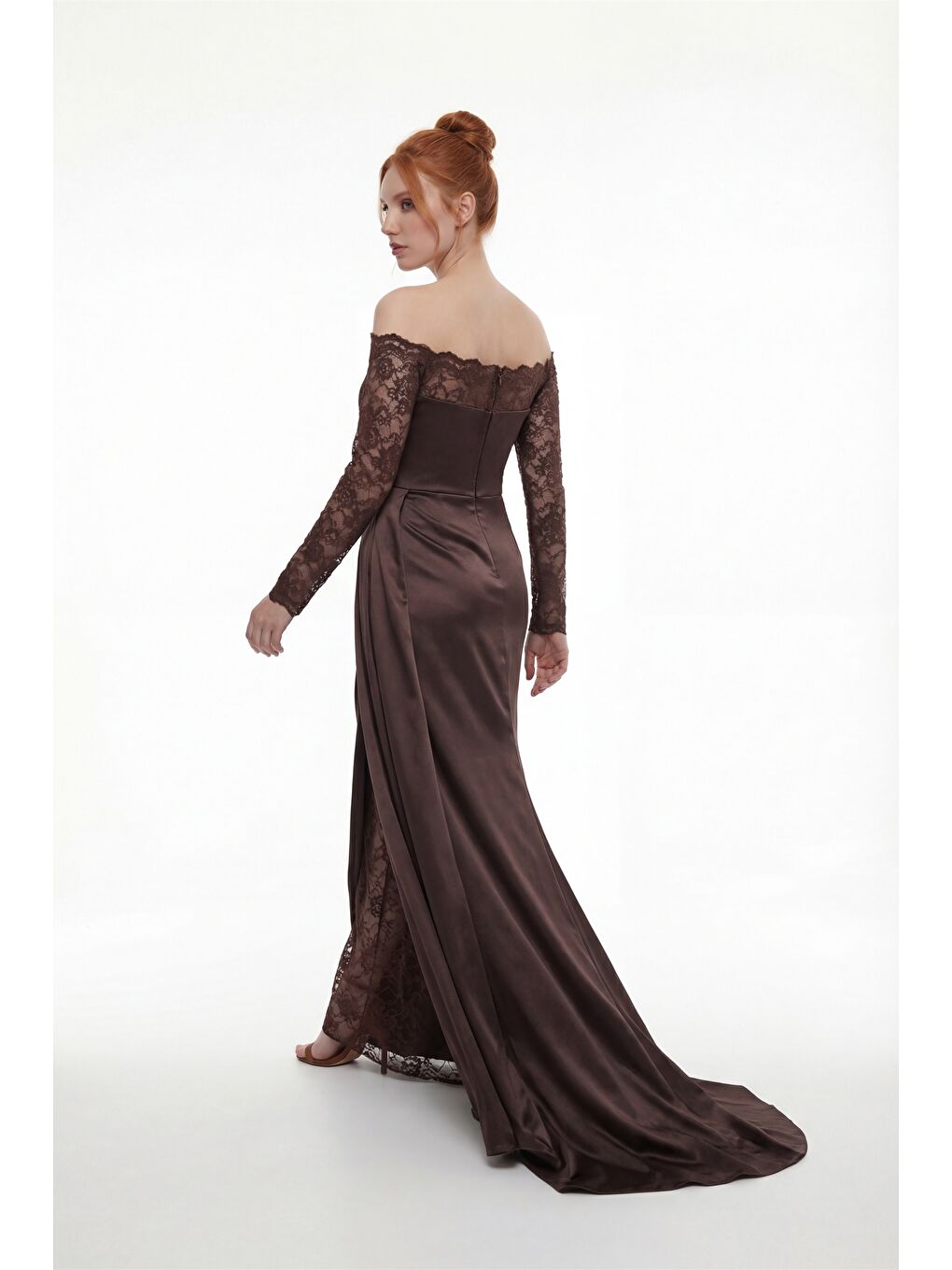 Kadın Kahverengi Kayık Yaka Dantel Detay Kuyruklu Uzun Abiye Elbise-5