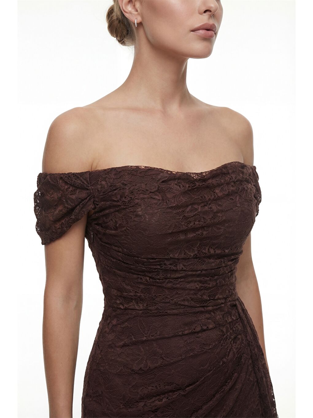 Kadın Kahverengi Dar Kalıp Kayık Yaka Dantelli Uzun Abiye Elbise-2