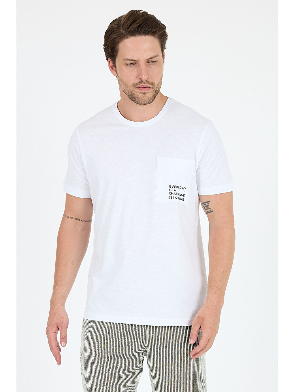 Beyaz %100 Pamuk Sıfır Yaka Baskılı Rahat Kesim, Nefes Alabilir Kumaş Erkek Tişört Basic Tişört 0068-1