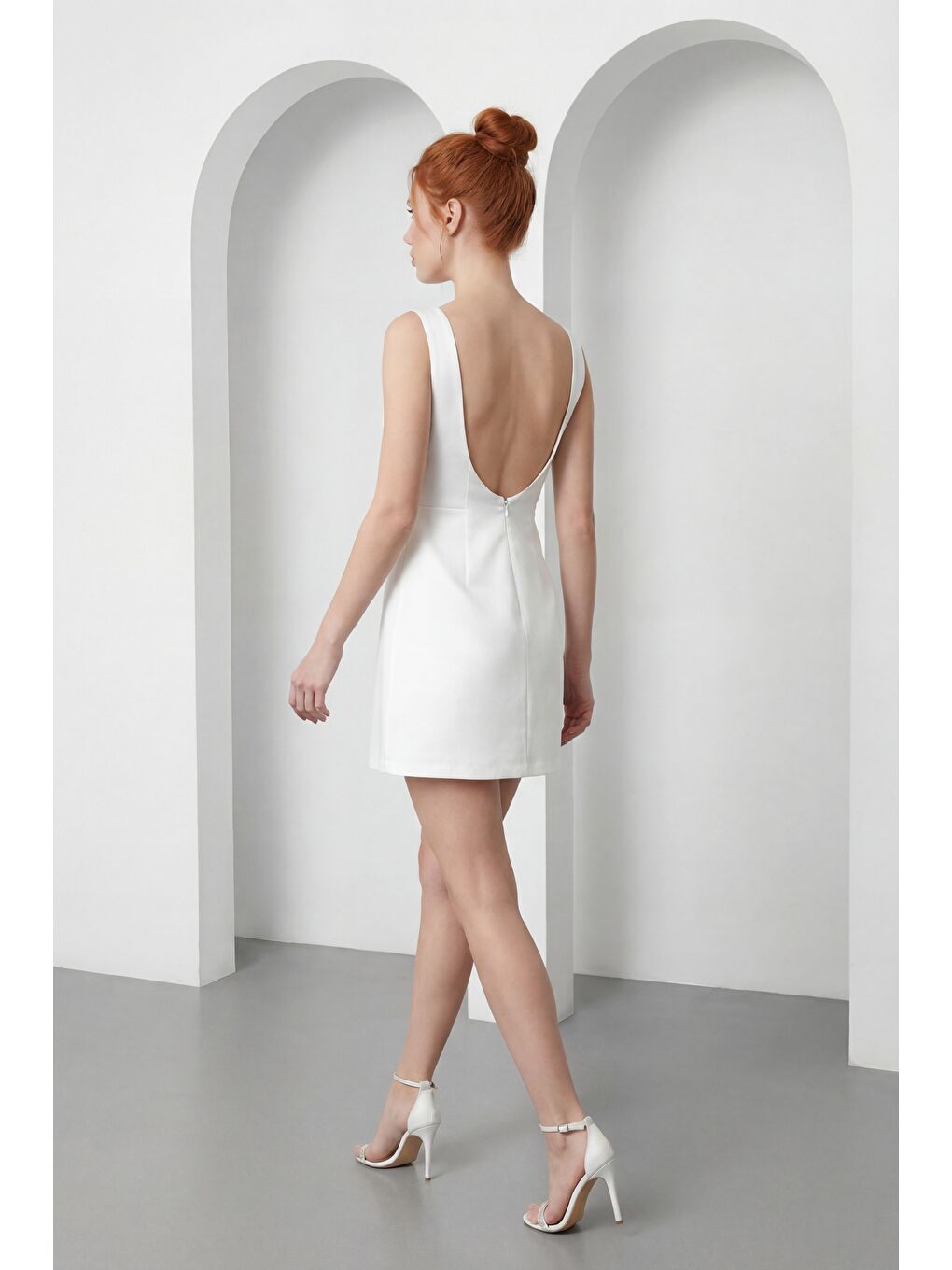 Kadın Ekru Sırt Dekolteli Mini Saten Mezuniyet Abiye Elbise-5