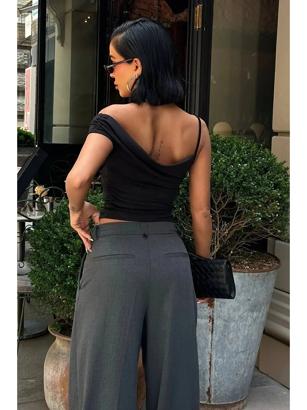Asimetrik Kesim Siyah Esnek Crop Bluz-1