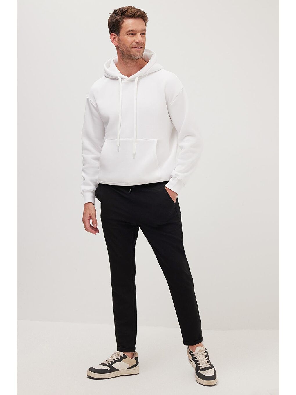 Erkek Slim Fit Dar Kesim Pamuklu Lastikli Beli Bağcıklı Siyah Pantolon-3