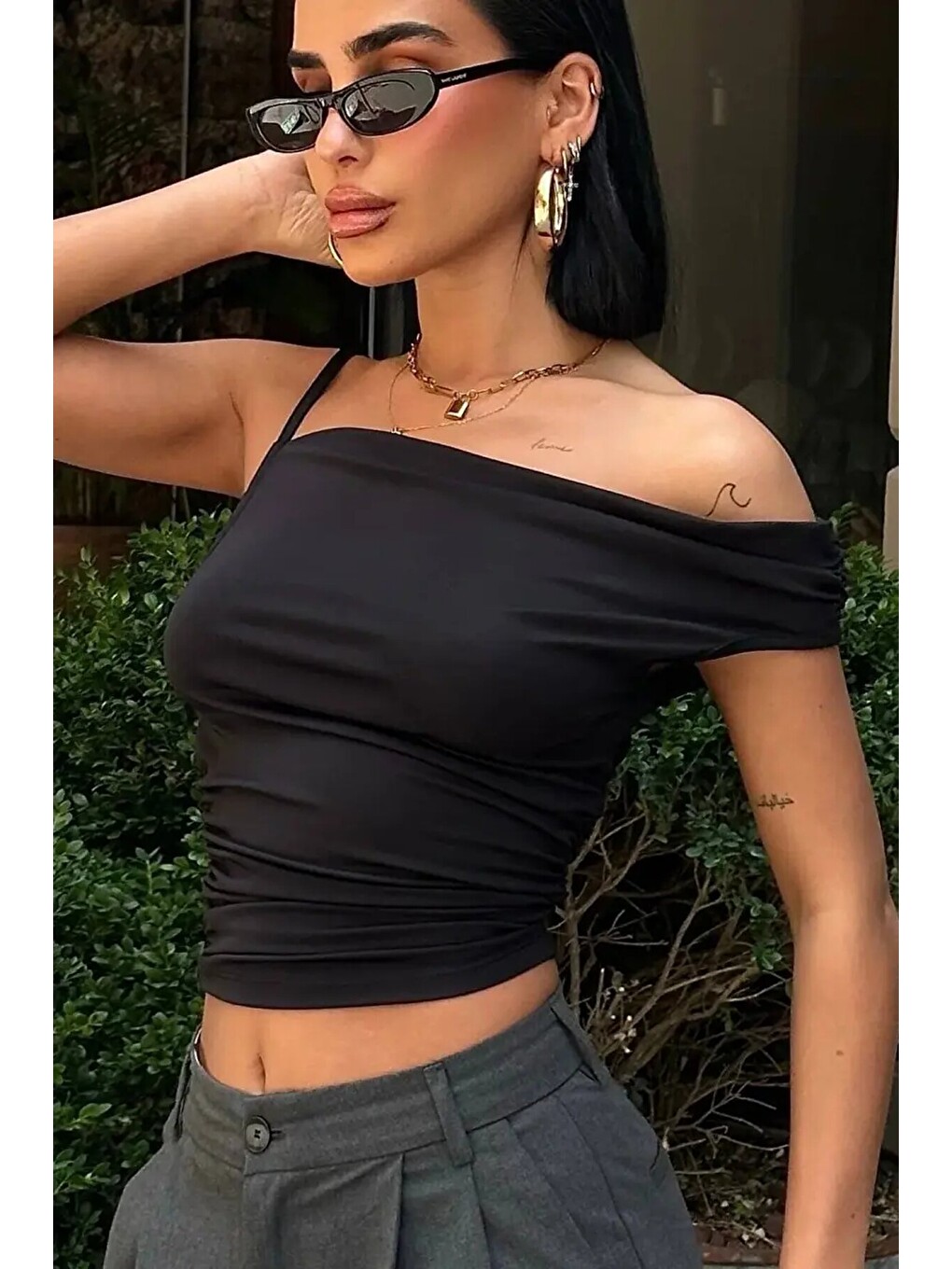 Asimetrik Kesim Siyah Esnek Crop Bluz-2