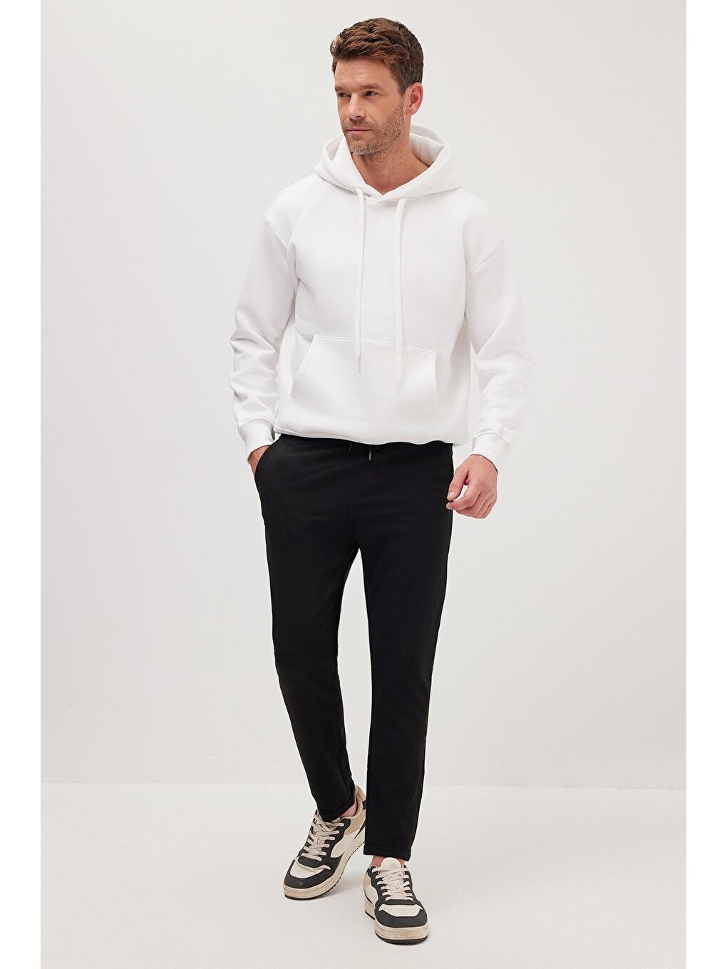 Erkek Slim Fit Dar Kesim Pamuklu Lastikli Beli Bağcıklı Siyah Pantolon-4