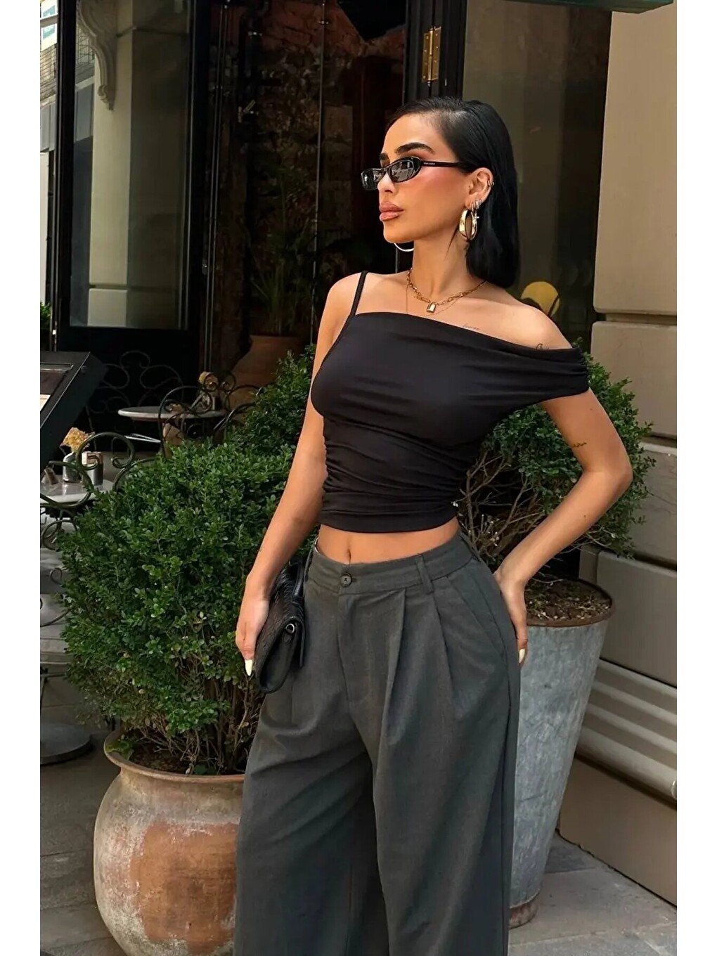 Asimetrik Kesim Siyah Esnek Crop Bluz-3