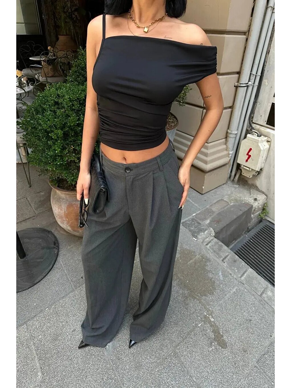 Asimetrik Kesim Siyah Esnek Crop Bluz-4