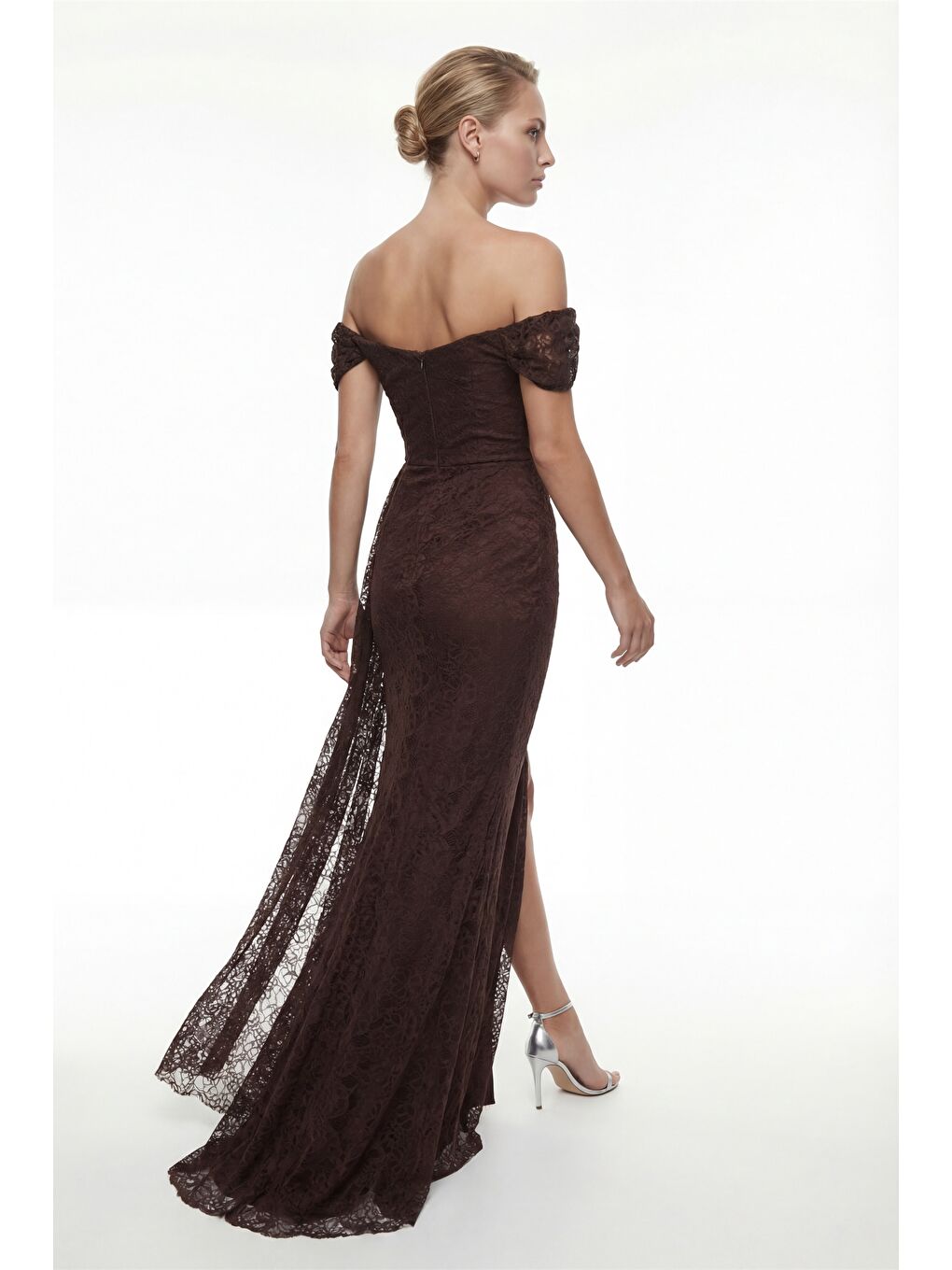 Kadın Kahverengi Dar Kalıp Kayık Yaka Dantelli Uzun Abiye Elbise-5