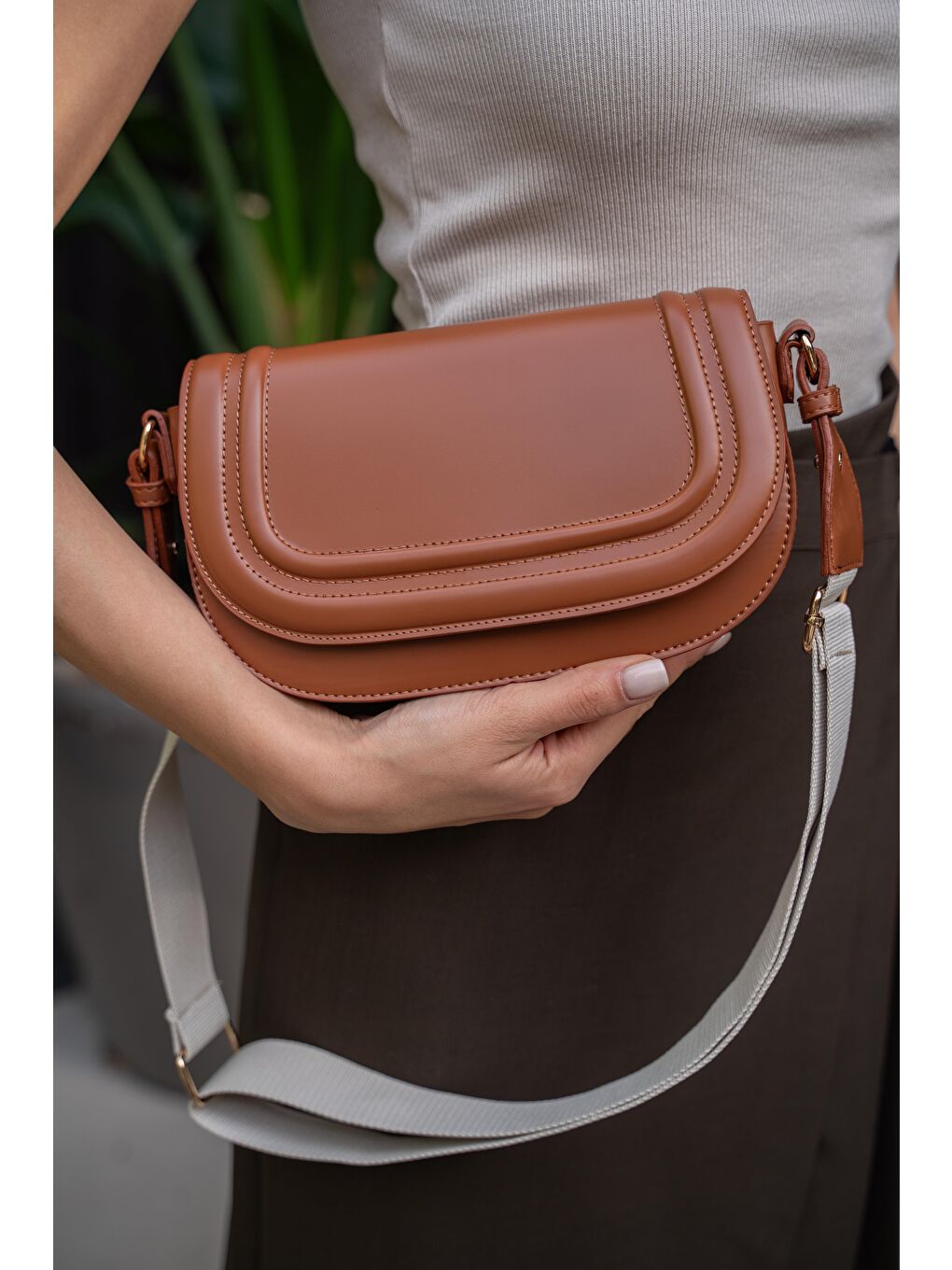 Kahverengi Tiffany Kanvas Askılı Çapraz Kadın Çanta - Taba-4