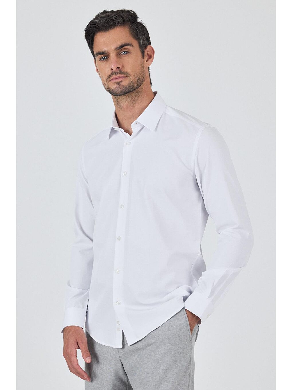 Beyaz Sert Yaka Düz Classic Pamuklu Slim Fit Gömlek 1004250900-2
