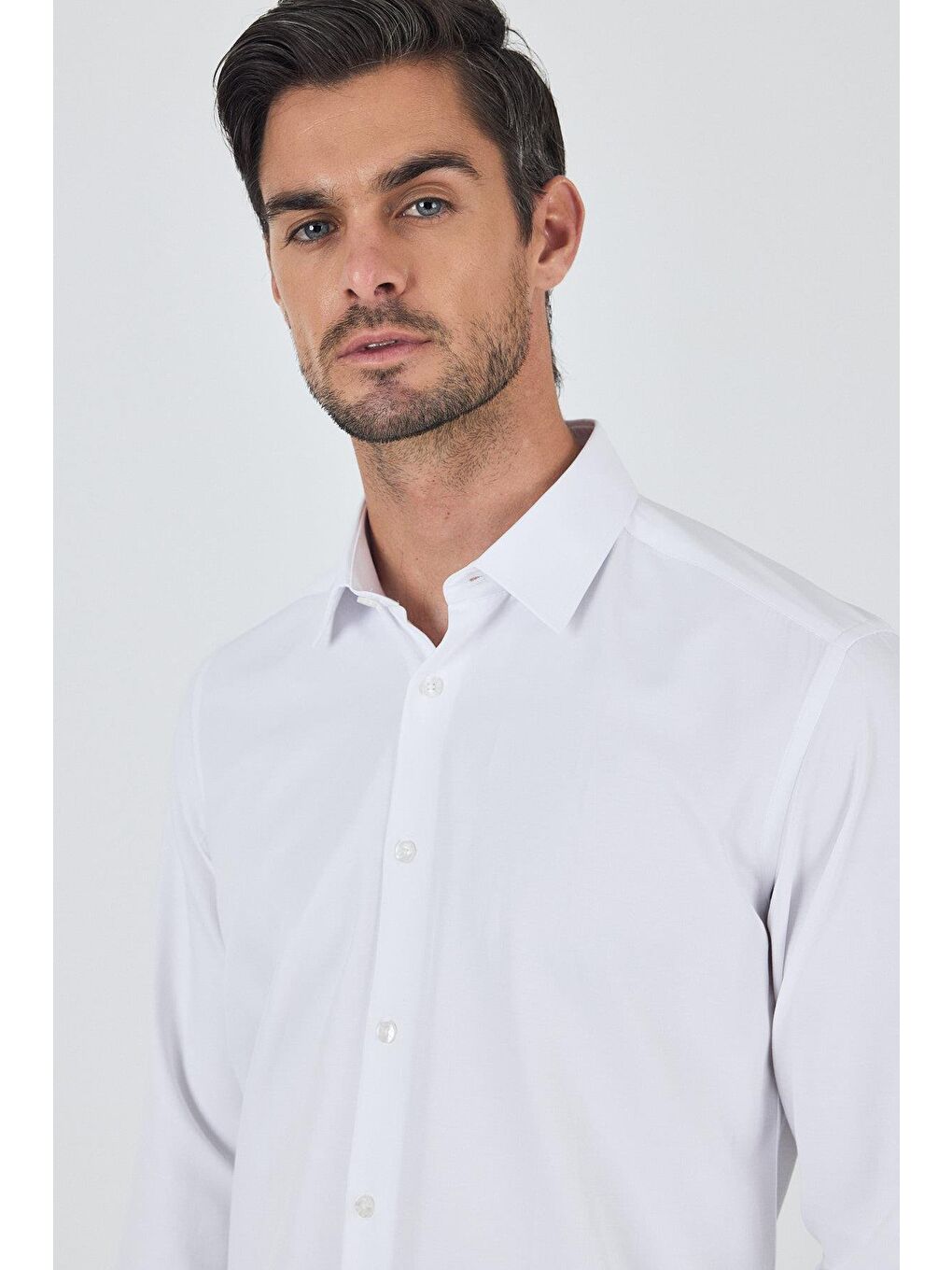 Beyaz Sert Yaka Düz Classic Pamuklu Slim Fit Gömlek 1004250900-3