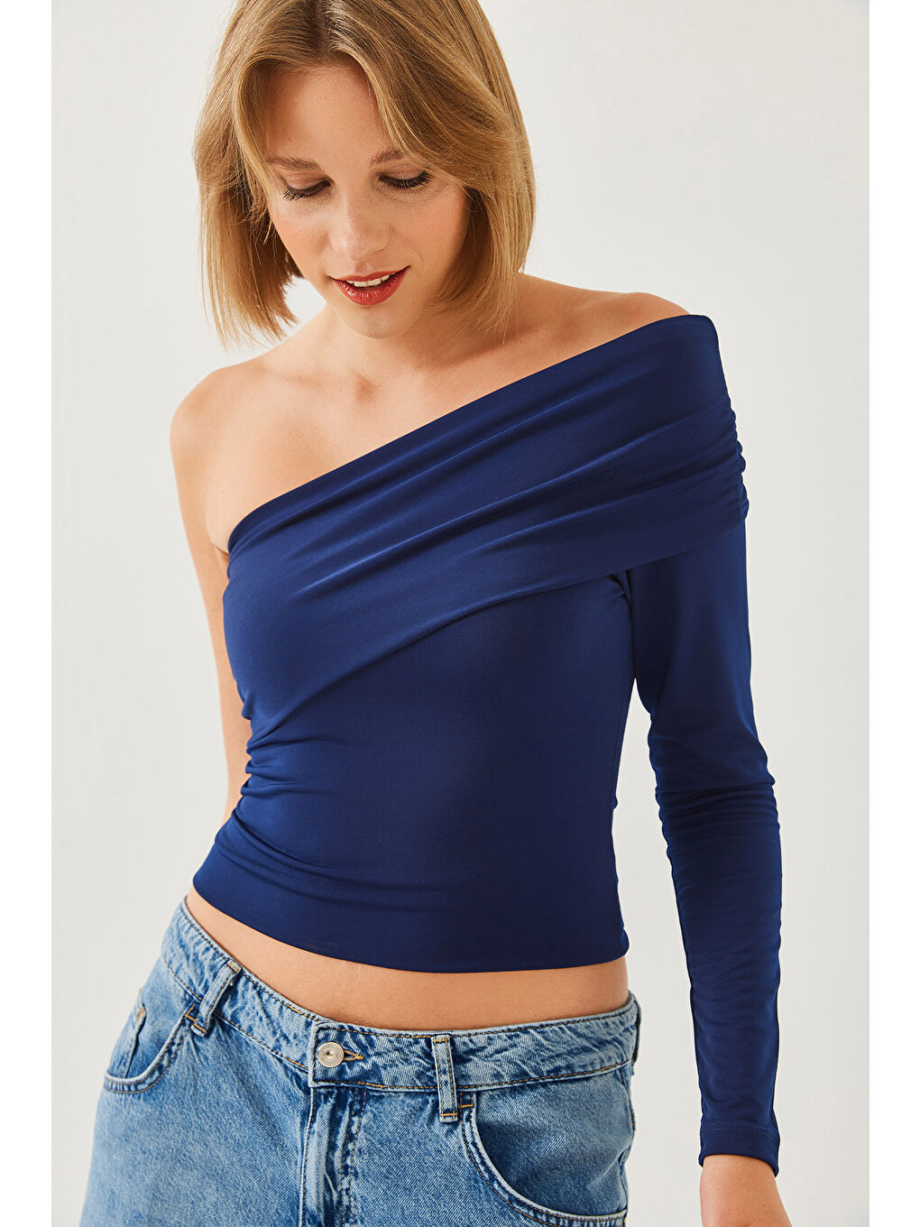 Lacivert Kadın Madonna Yaka Tek Kollu Bluz-3