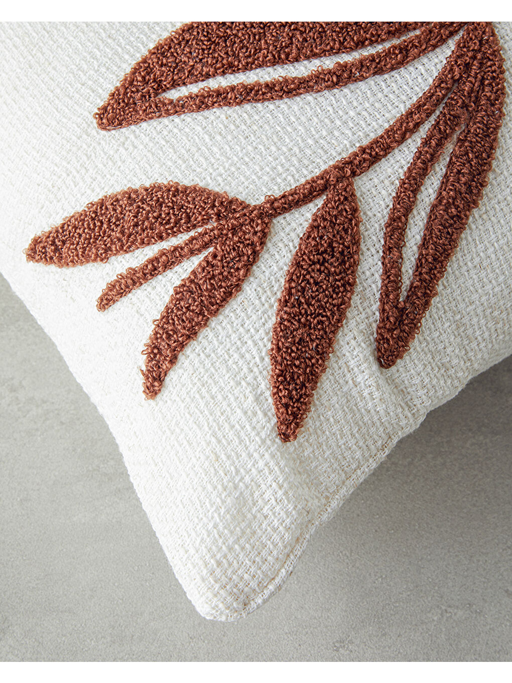 Foglie Punch Nakışlı Kırlent Kılıfı 45x45 cm Ekru-1