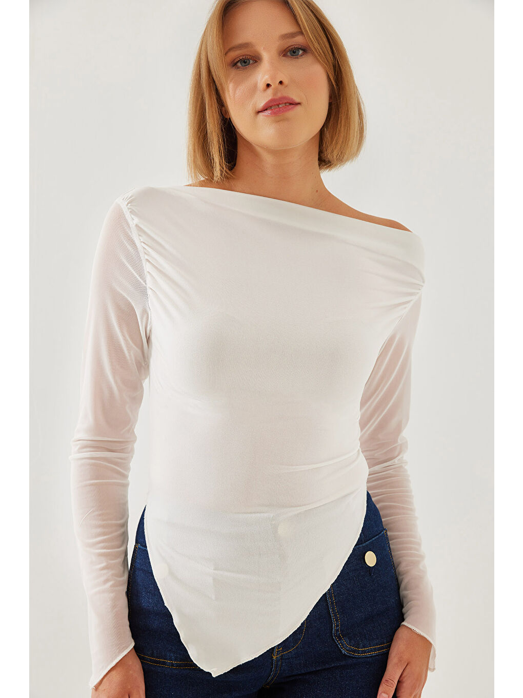Beyaz Kadın Tül Detay Asimetrik Kesim Bluz