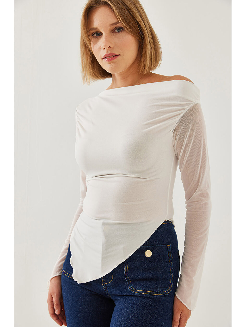 Beyaz Kadın Tül Detay Asimetrik Kesim Bluz-6