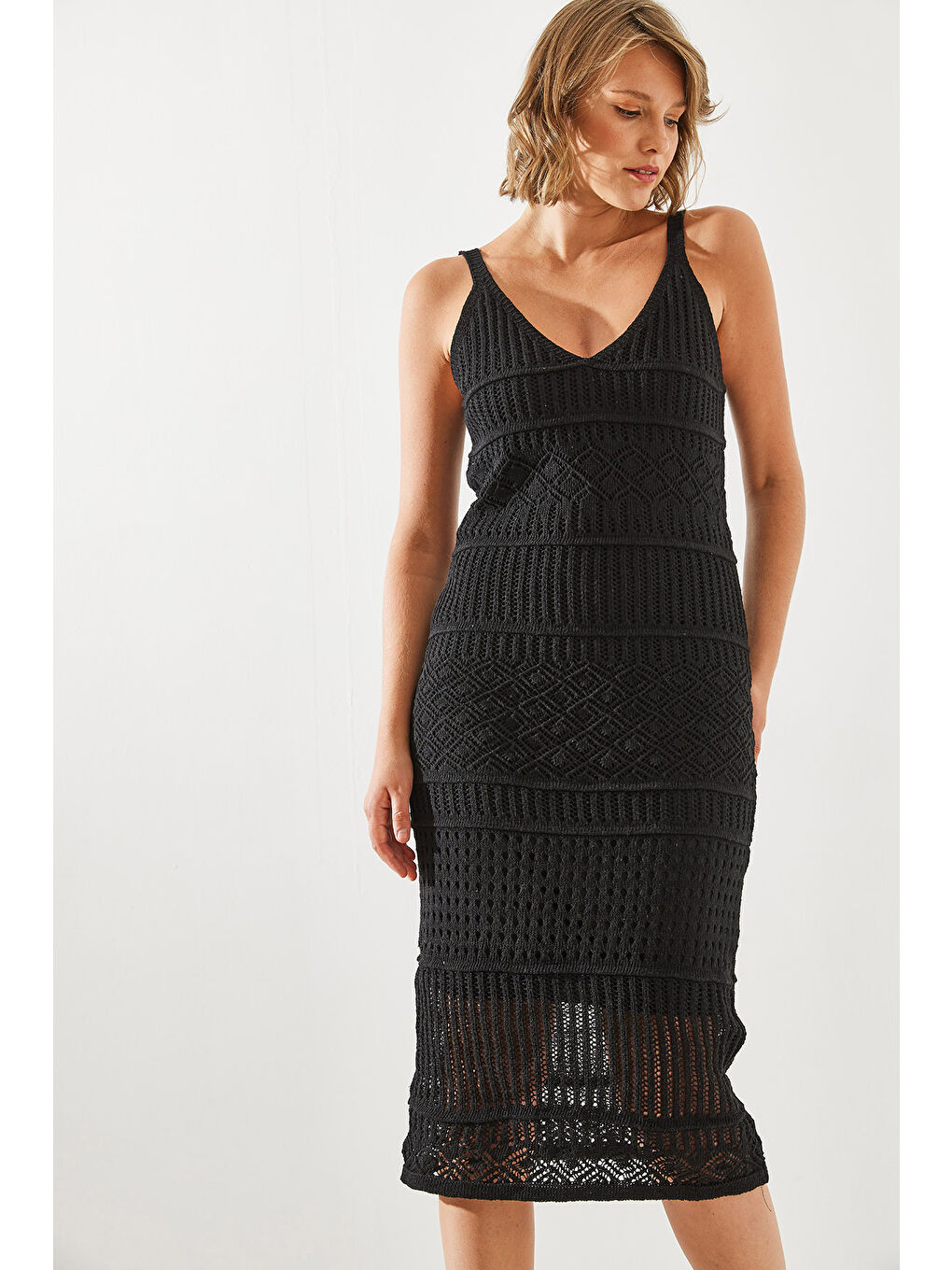 Siyah Kadın İnce Askılı Astarlı Ajurlu Triko Elbise-1