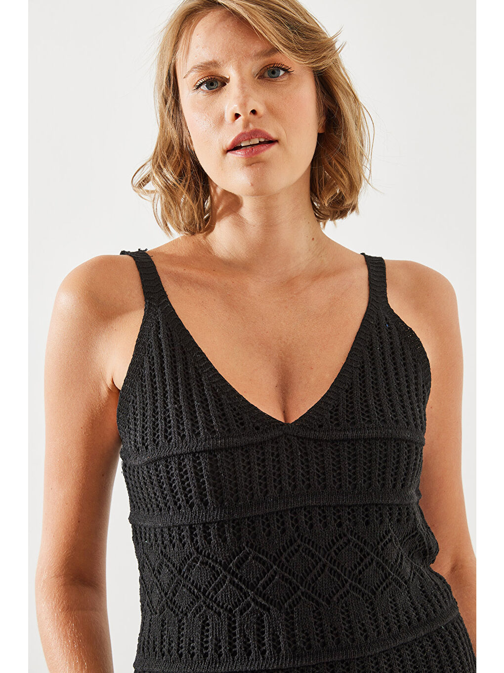 Siyah Kadın İnce Askılı Astarlı Ajurlu Triko Elbise-2