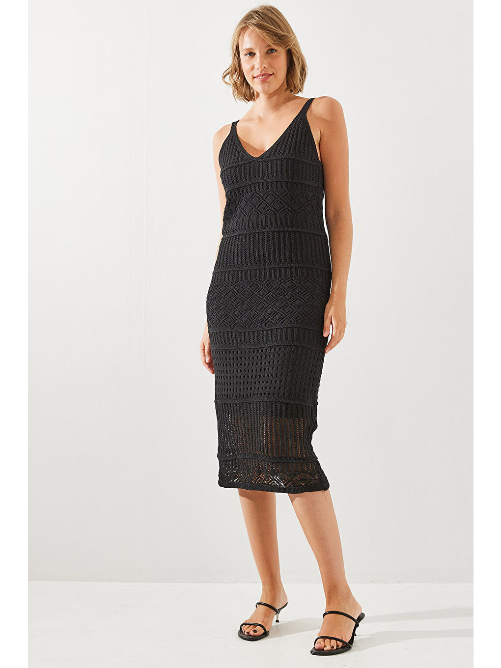 Siyah Kadın İnce Askılı Astarlı Ajurlu Triko Elbise-4