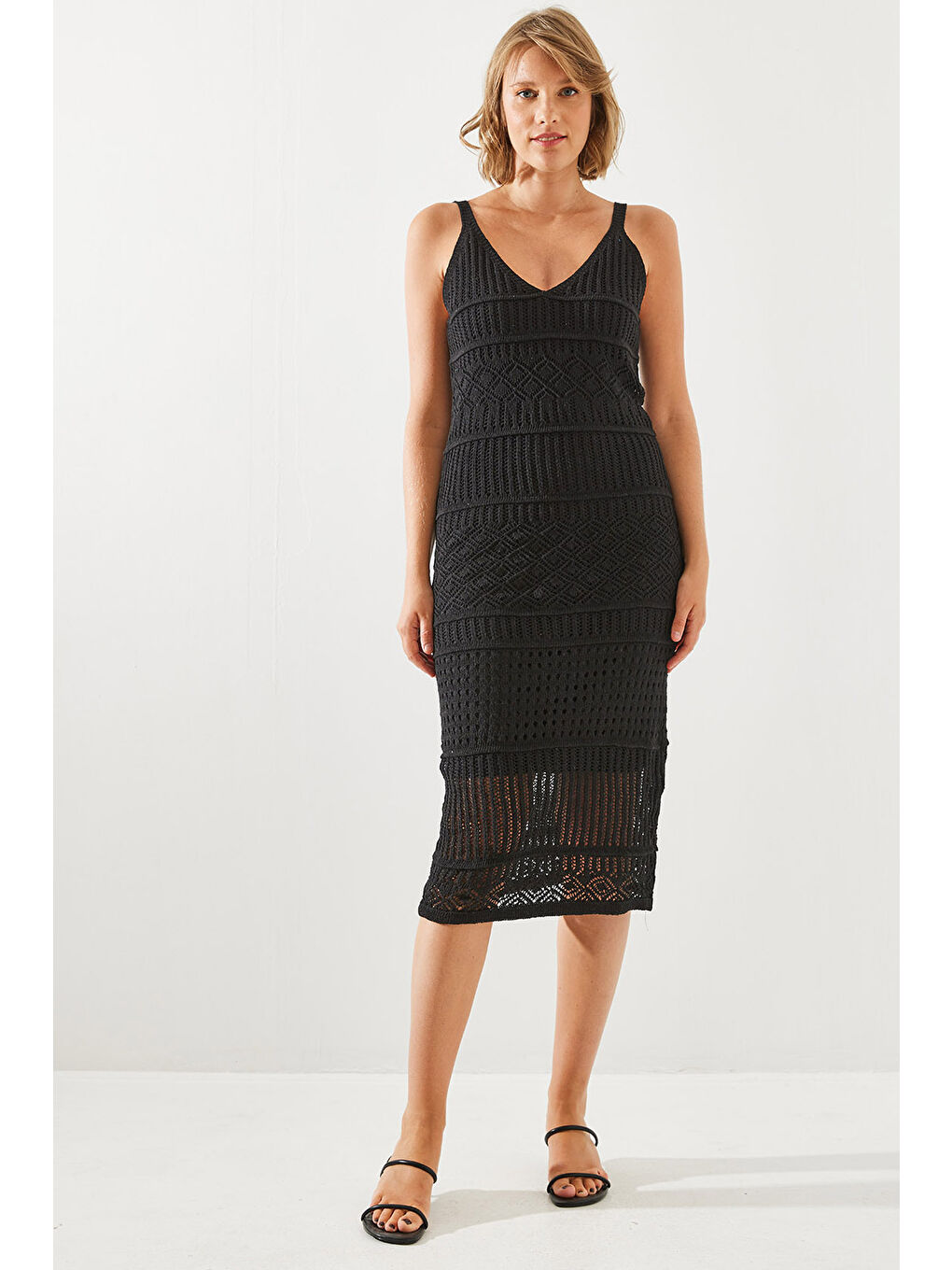 Siyah Kadın İnce Askılı Astarlı Ajurlu Triko Elbise-5