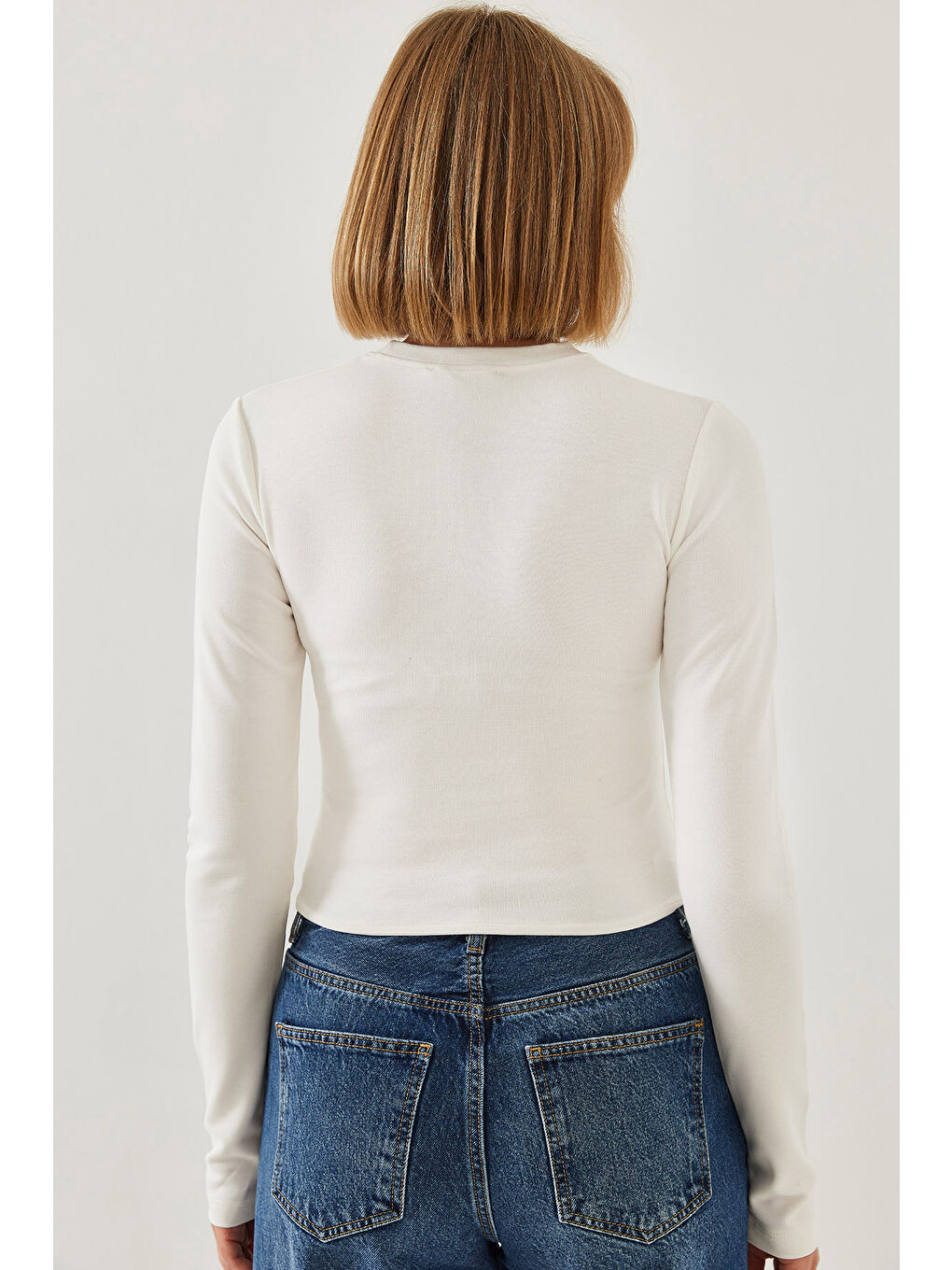 Beyaz Kadın Düğme Desenli Asimetrik Kesim Bluz-2