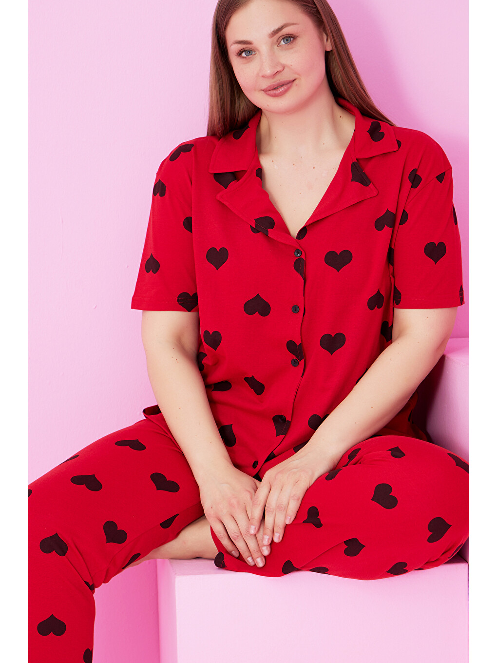 Kırmızı Siyah Kalp Baskılı Büyük Beden Battal Boy Düğmeli Örme Pijama Takım