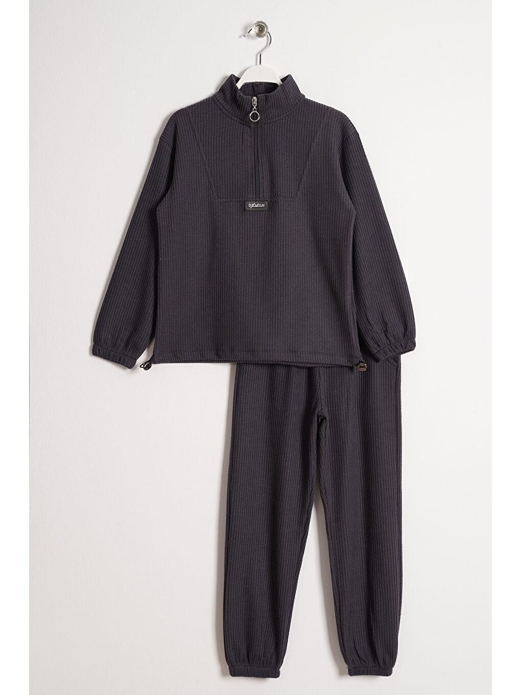 Gri Balıkçı Yaka Arma Detaylı Fermuarlı Füme Renk Kız Çocuk Eşofman Takım