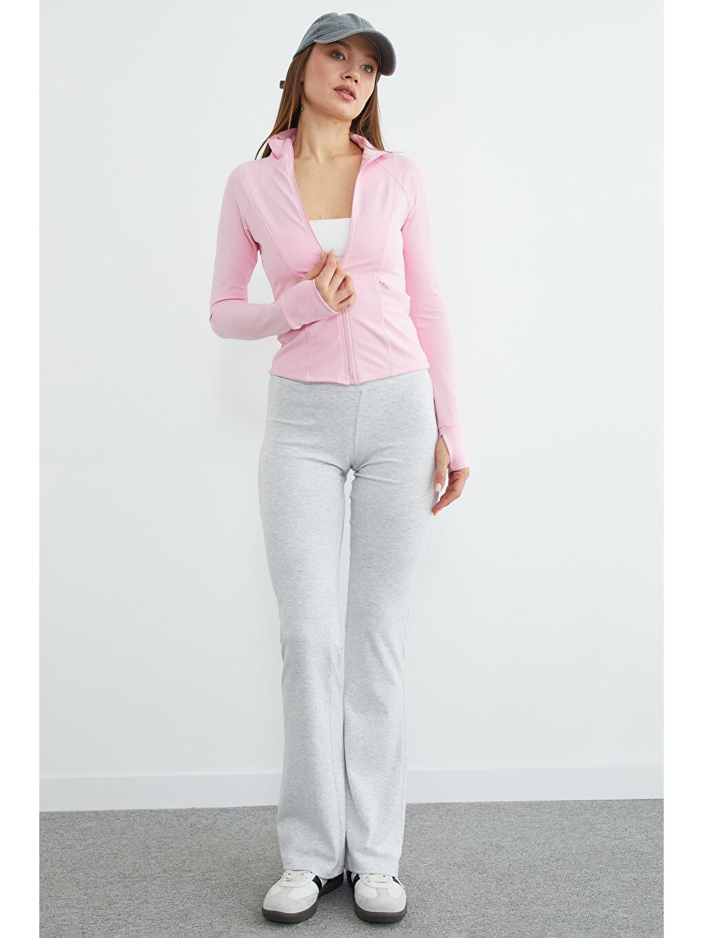 Pembe Fermuarlı Parmak Geçirmeli Slim Fit Spor Ceket-1