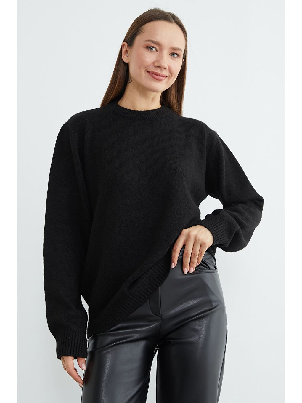 Siyah Basic Bisiklet Yaka Salaş Triko Kazak