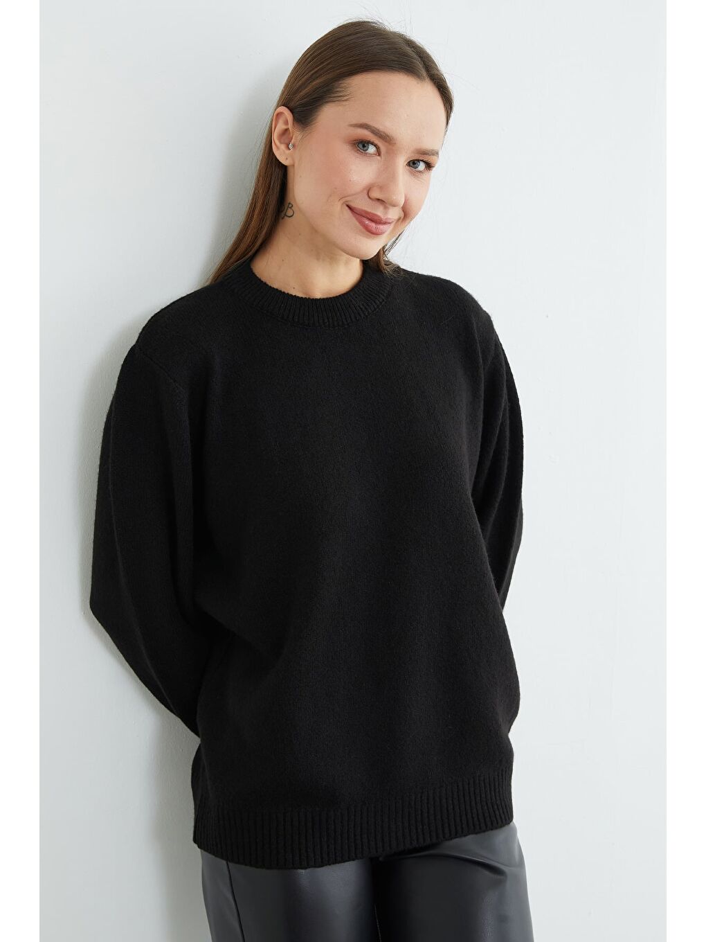 Siyah Basic Bisiklet Yaka Salaş Triko Kazak-4