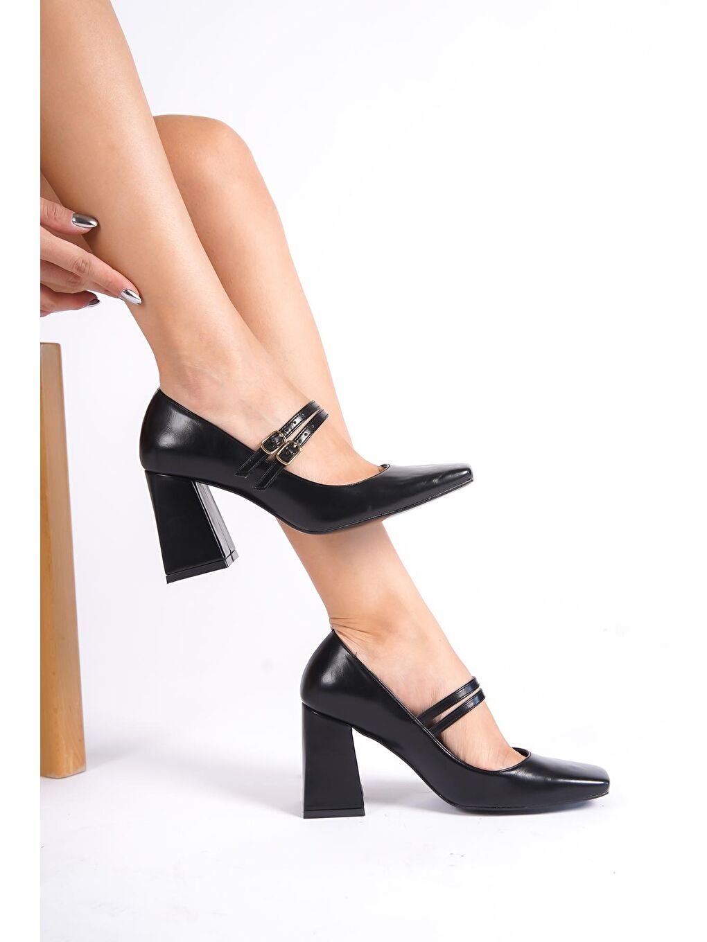 Siyah Küt Burunlu  Orta Topuklu Kadın Ayakkabı-3