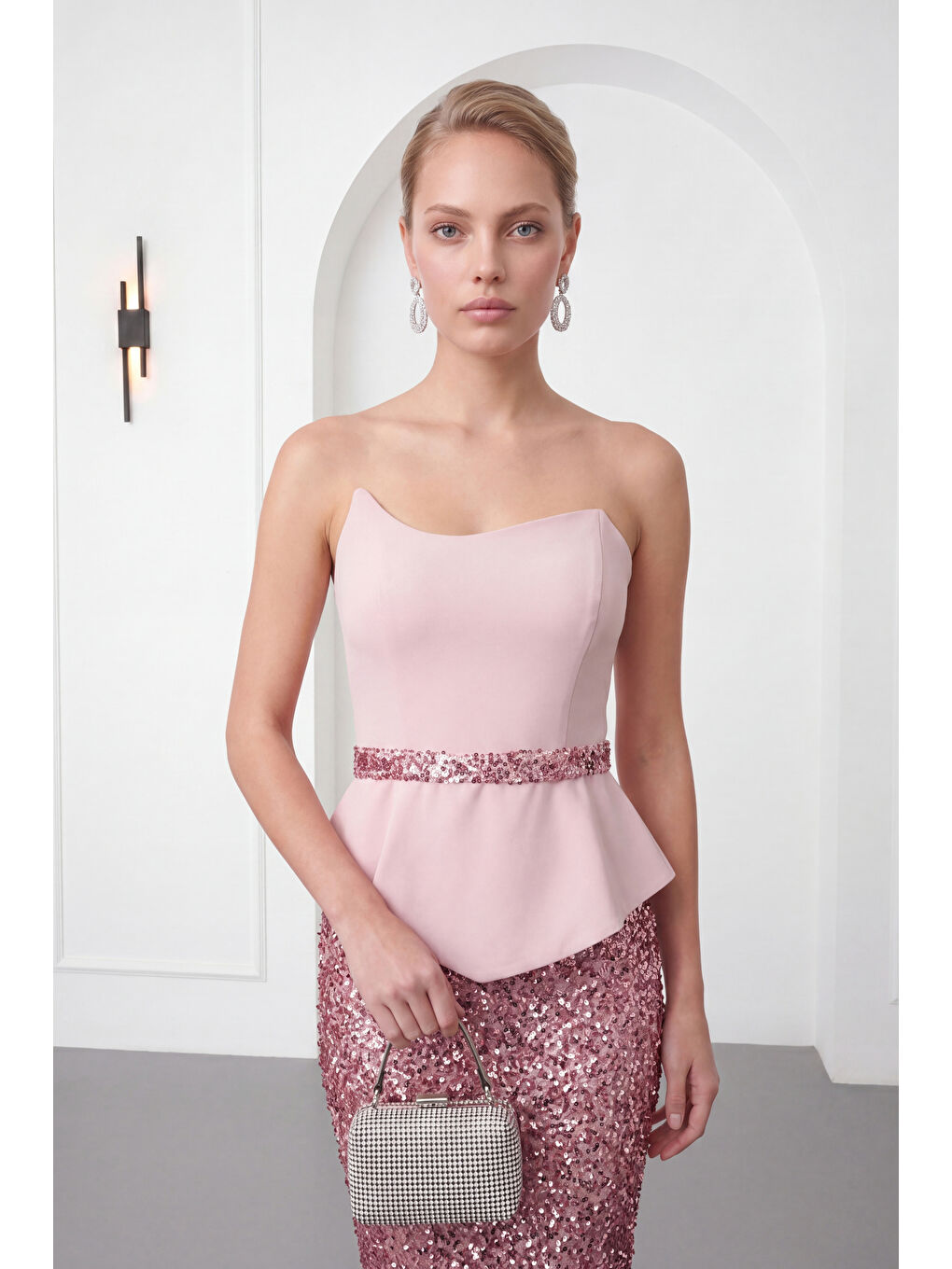 Pembe Kadın Pudra Dar Kalıp Straplez Yaka Pul Payet Uzun Abiye Elbise-1