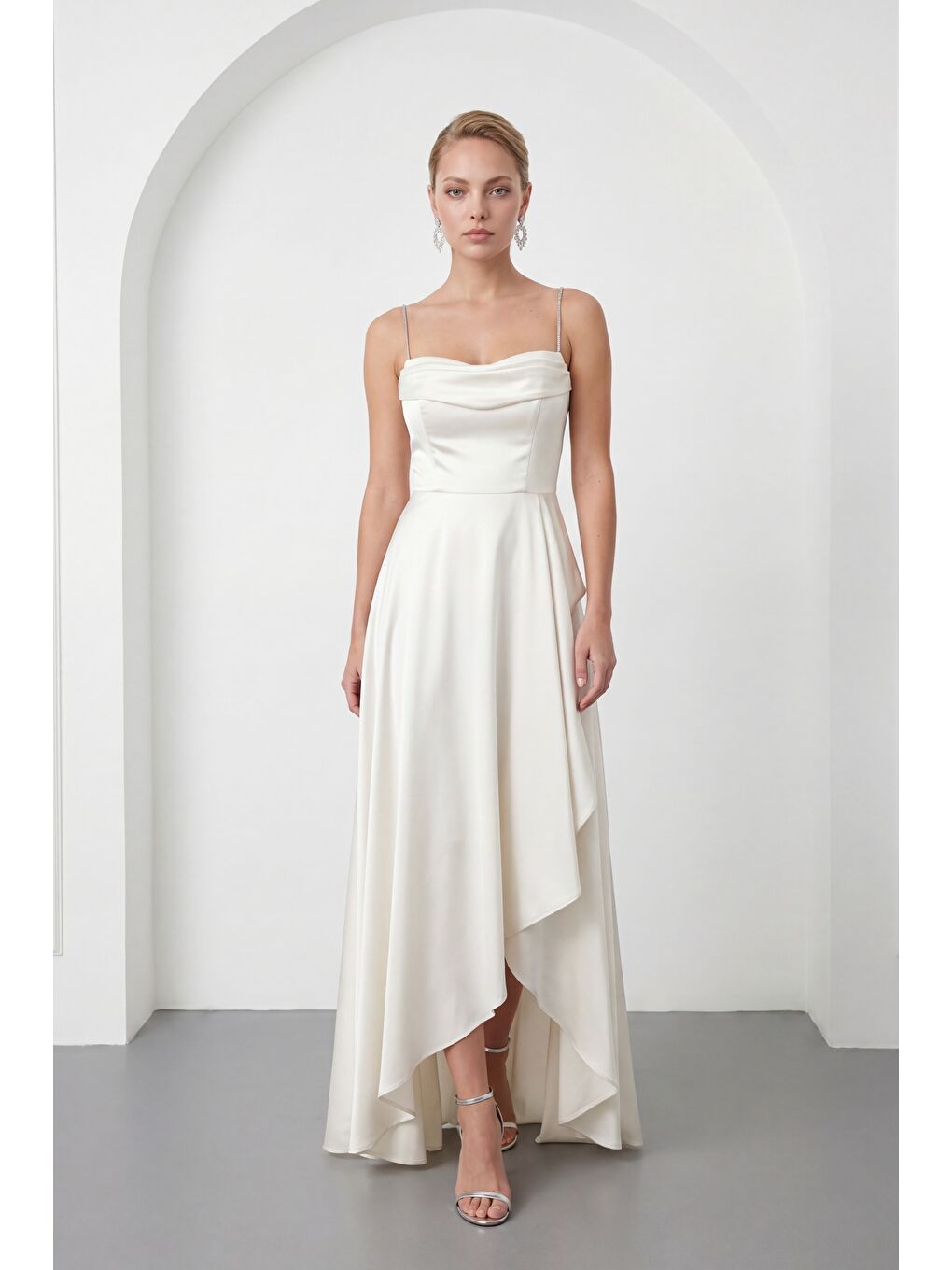 Kadın Ekru Taş Askılı Yaka Detay Uzun Saten Mezuniyet & Abiye Elbise