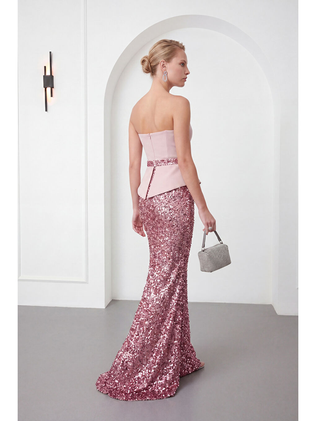 Pembe Kadın Pudra Dar Kalıp Straplez Yaka Pul Payet Uzun Abiye Elbise-4