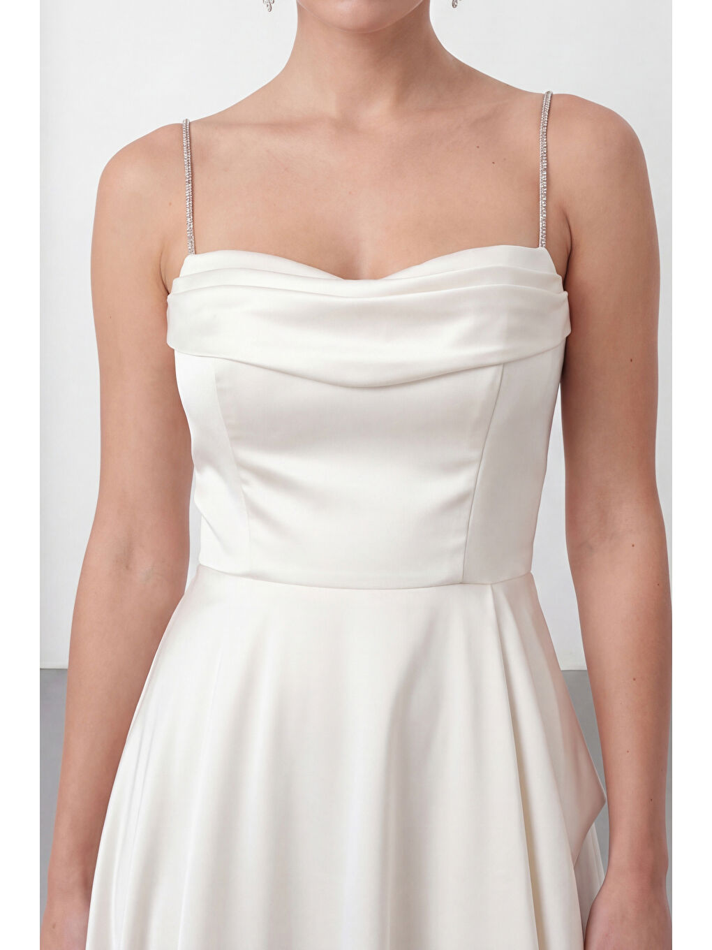 Kadın Ekru Taş Askılı Yaka Detay Uzun Saten Mezuniyet & Abiye Elbise-2