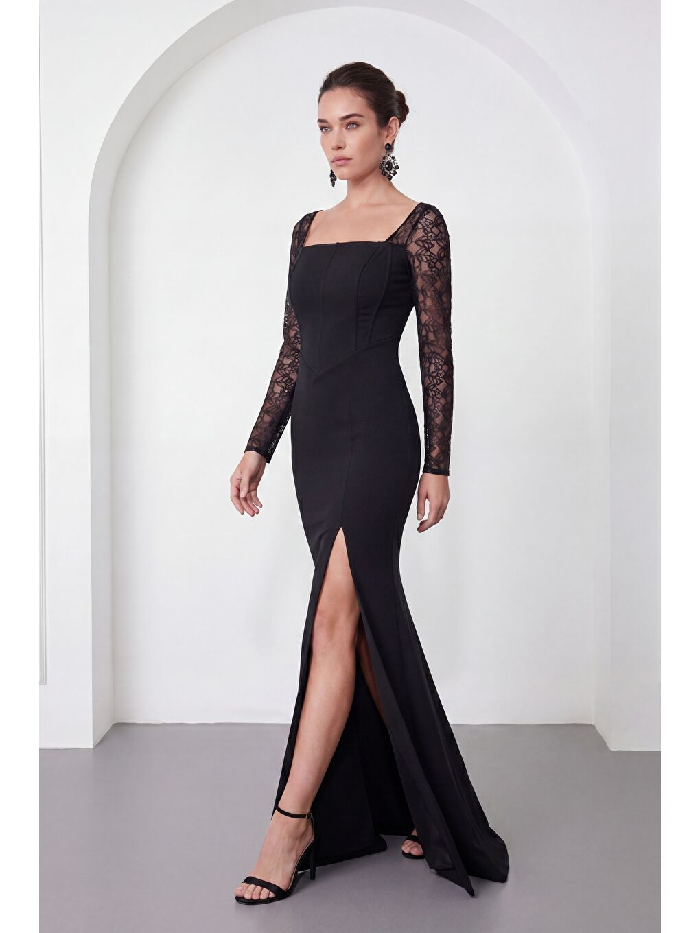 Kadın Siyah Kare Yaka Dantelli Uzun Balık Abiye Elbise-1