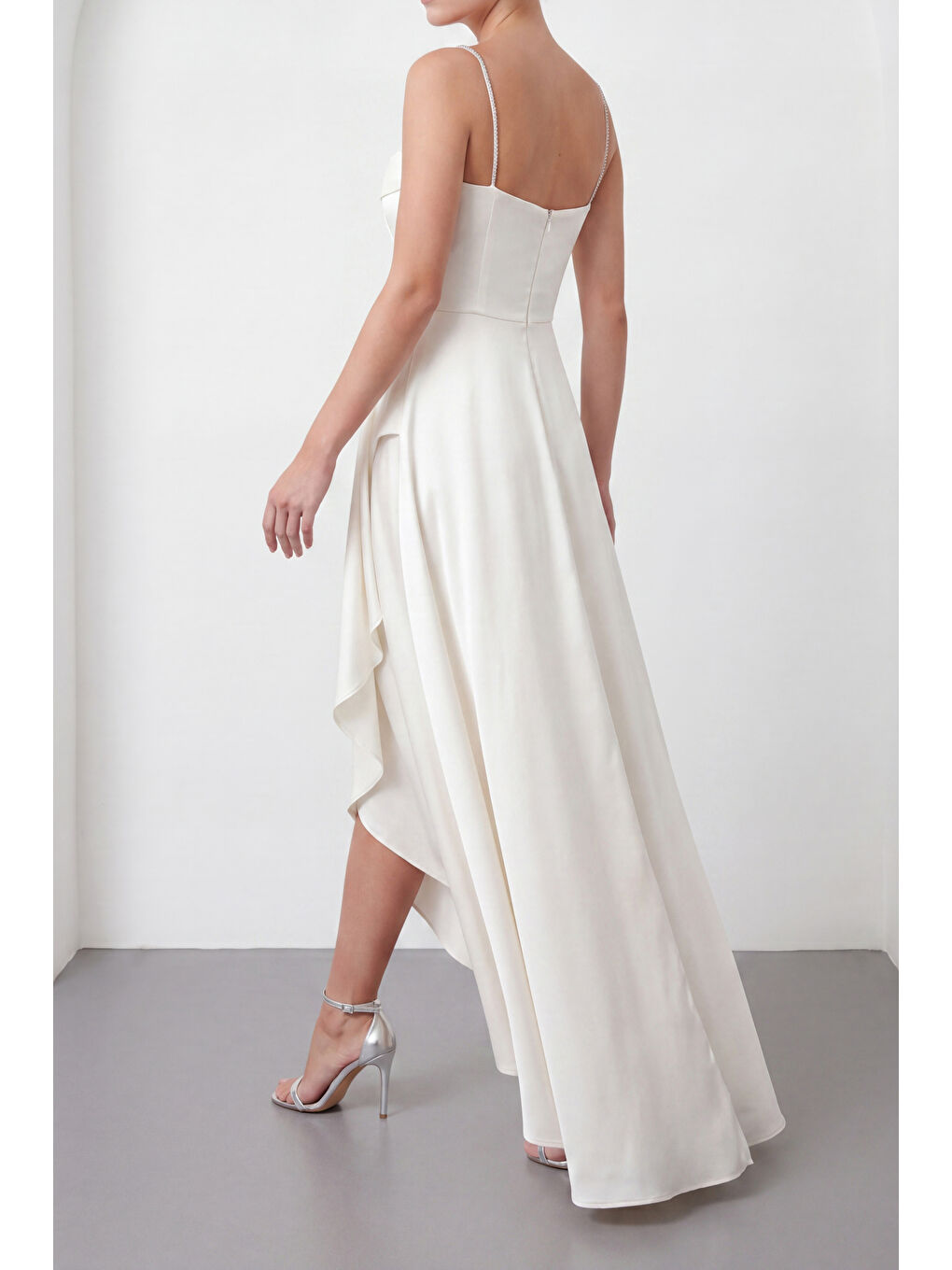 Kadın Ekru Taş Askılı Yaka Detay Uzun Saten Mezuniyet & Abiye Elbise-5