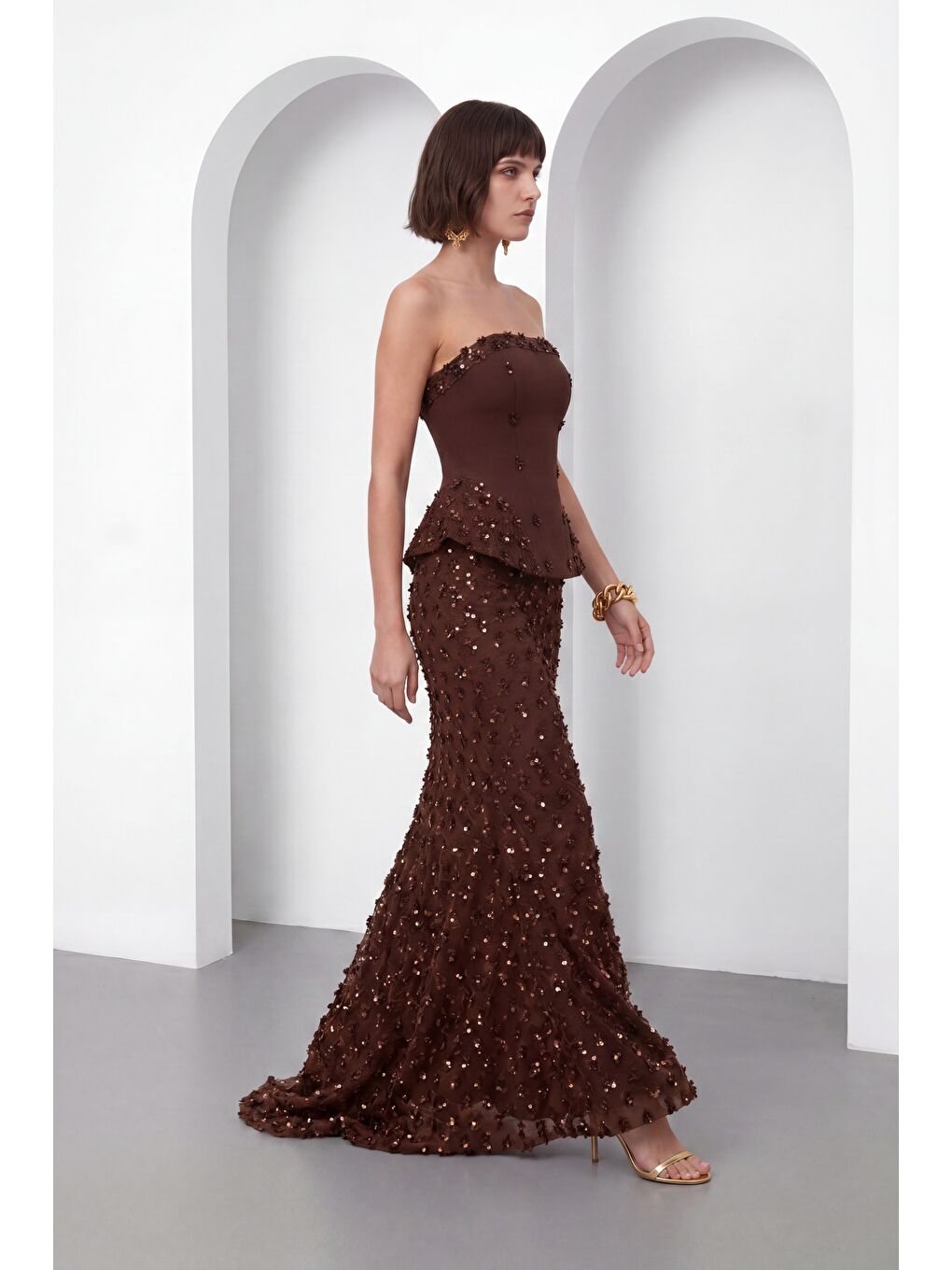 Kadın Kahverengi Dar Kalıp Straplez Yaka Payetli Uzun Abiye Elbise-1