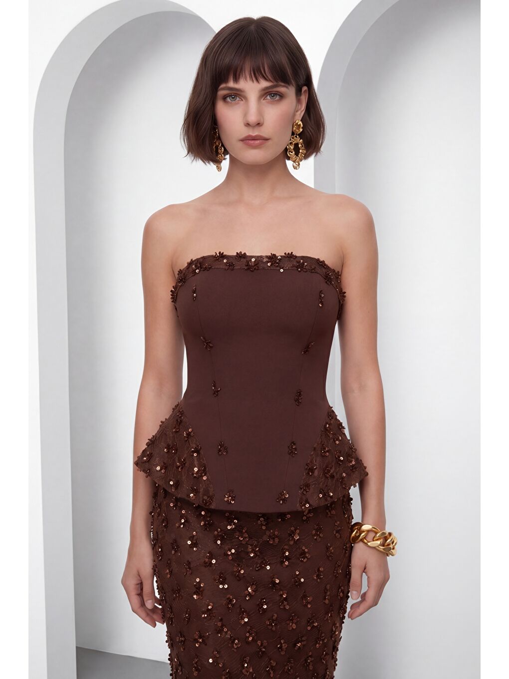 Kadın Kahverengi Dar Kalıp Straplez Yaka Payetli Uzun Abiye Elbise-2