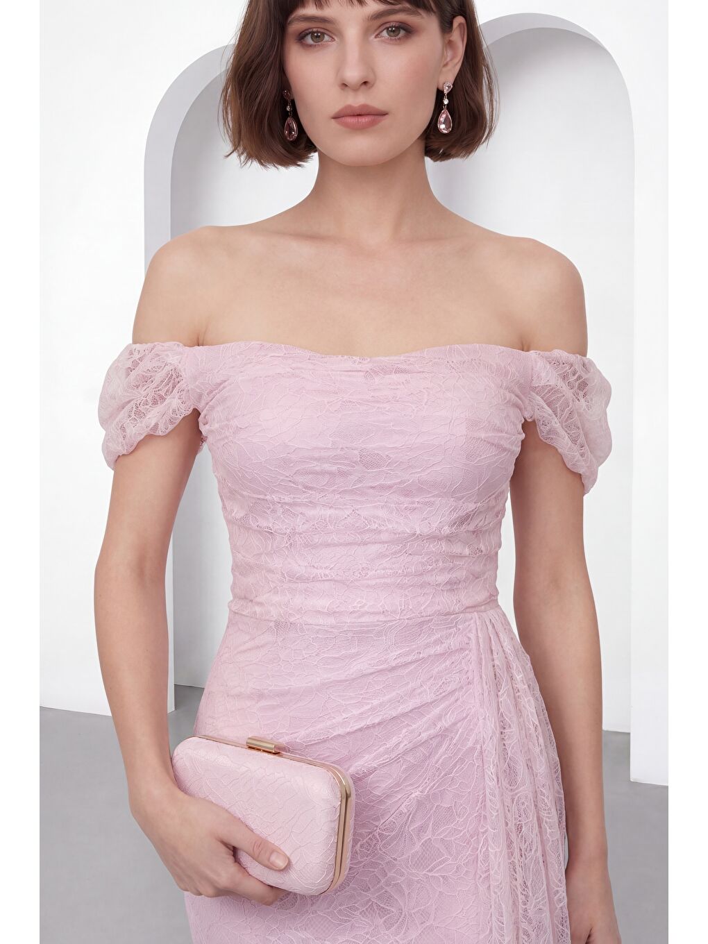 Pembe Kadın Pudra Dar Kalıp Kayık Yaka Dantelli Uzun Abiye Elbise-2