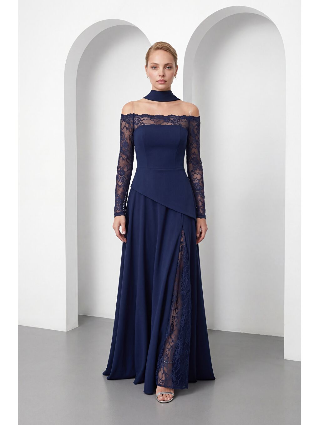 Kadın Lacivert Dar Kalıp Kayık Yaka Dantel Detay Uzun Abiye Elbise
