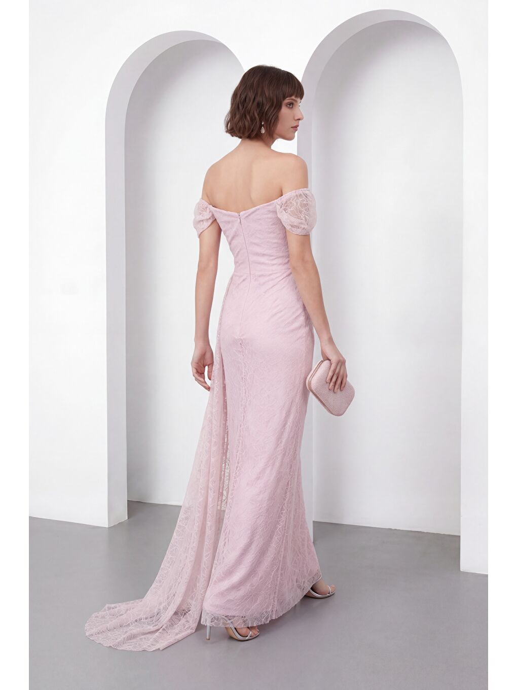 Pembe Kadın Pudra Dar Kalıp Kayık Yaka Dantelli Uzun Abiye Elbise-5