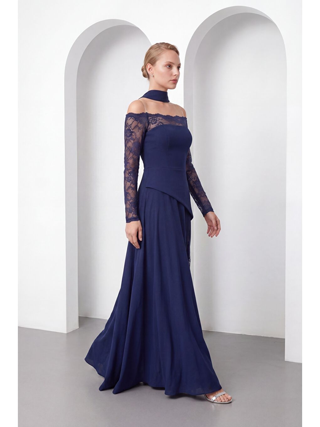 Kadın Lacivert Dar Kalıp Kayık Yaka Dantel Detay Uzun Abiye Elbise-1
