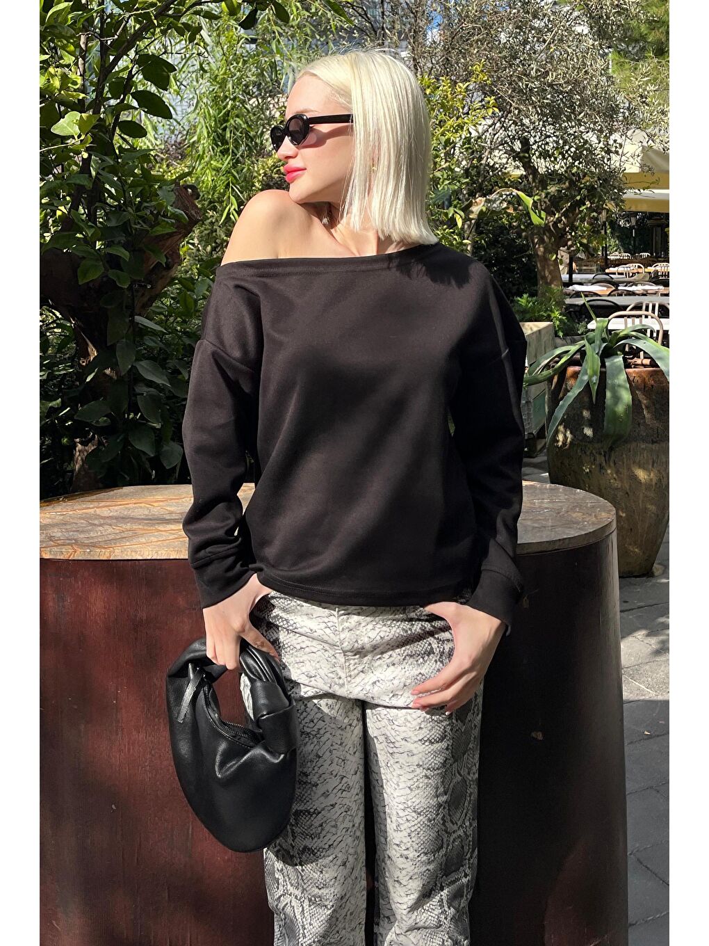 Madmext Siyah Kayık Yaka Basic Sweatshirt MG2228 - 3