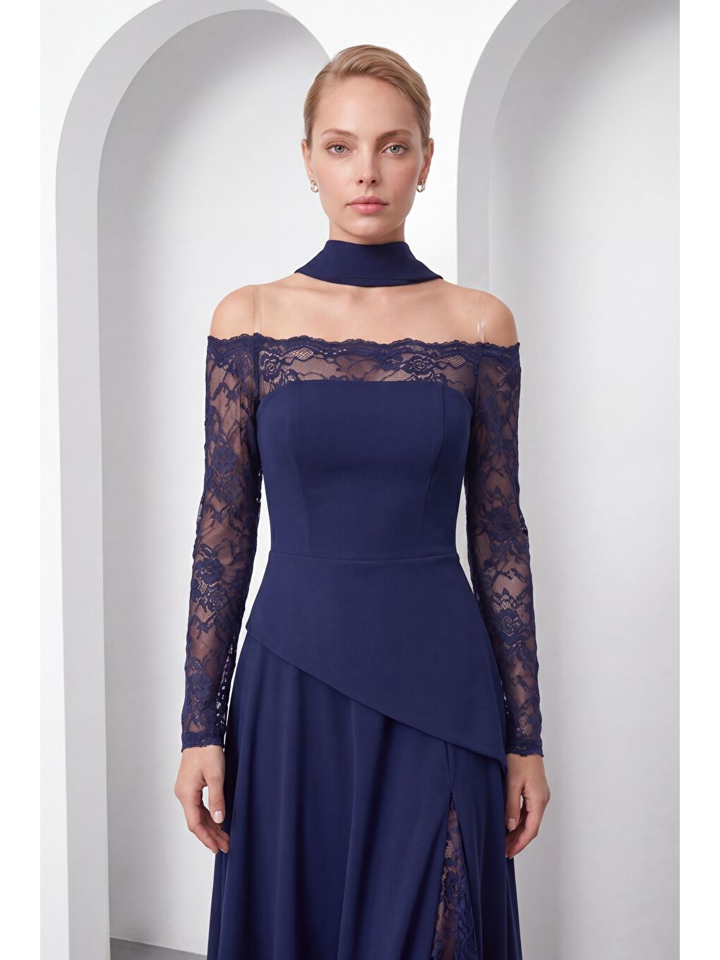 Kadın Lacivert Dar Kalıp Kayık Yaka Dantel Detay Uzun Abiye Elbise-3
