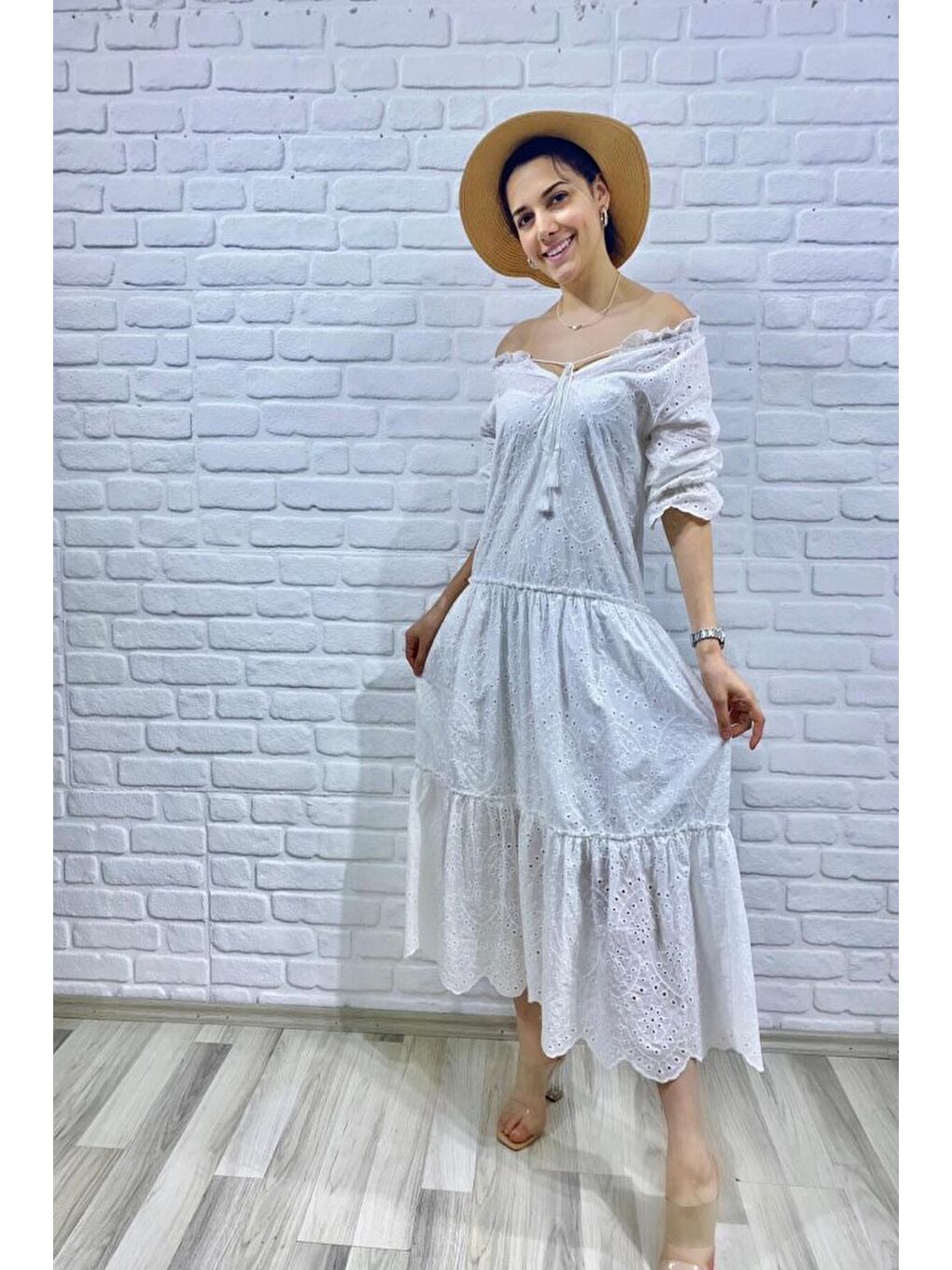 Beyaz Dantelli New Elbise