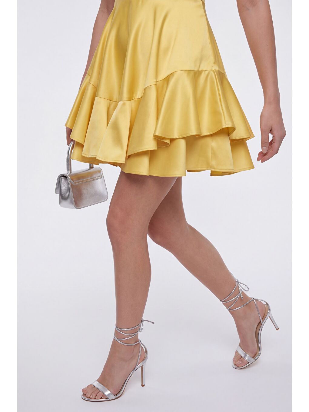 Kadın Sarı Kare Yaka Fırfırlı Mini Saten Mezuniyet Abiye Elbise-3