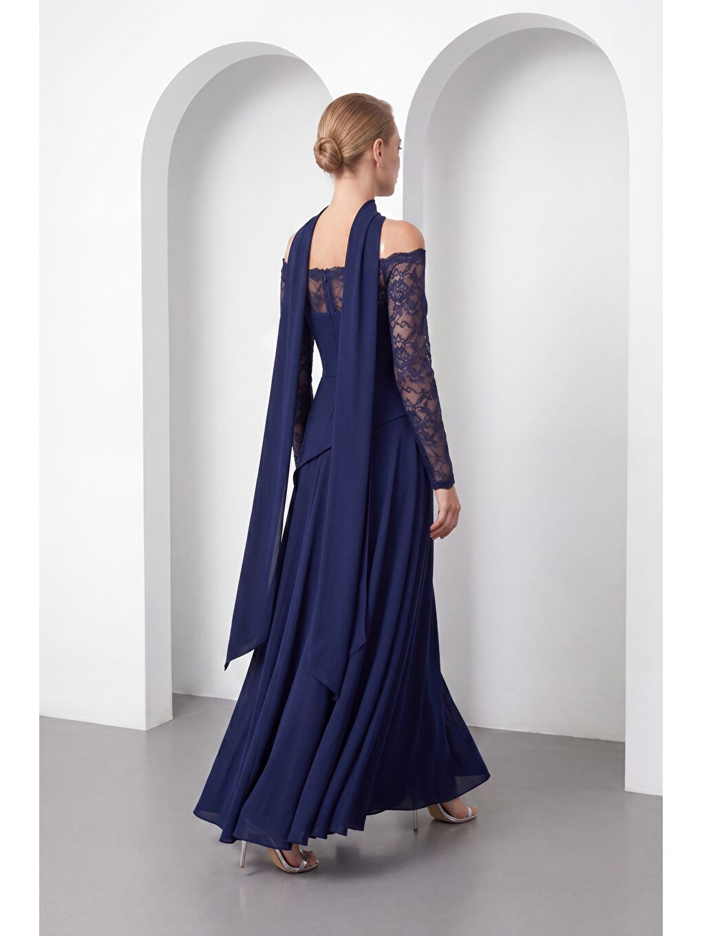 Kadın Lacivert Dar Kalıp Kayık Yaka Dantel Detay Uzun Abiye Elbise-4