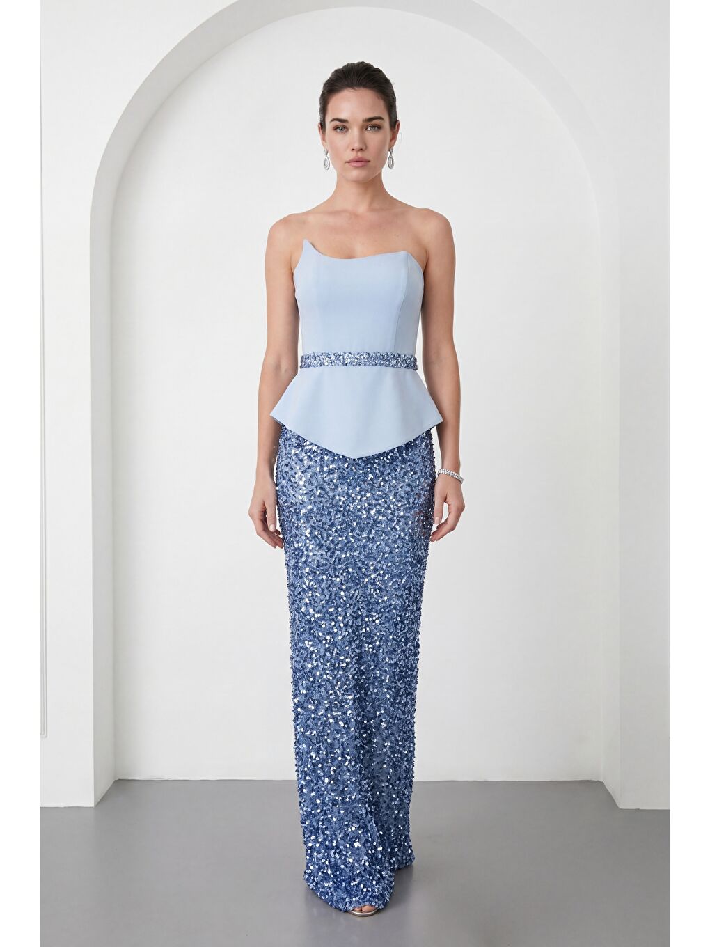 Kadın Bebe Mavi Dar Kalıp Straplez Yaka Pul Payet Uzun Abiye Elbise