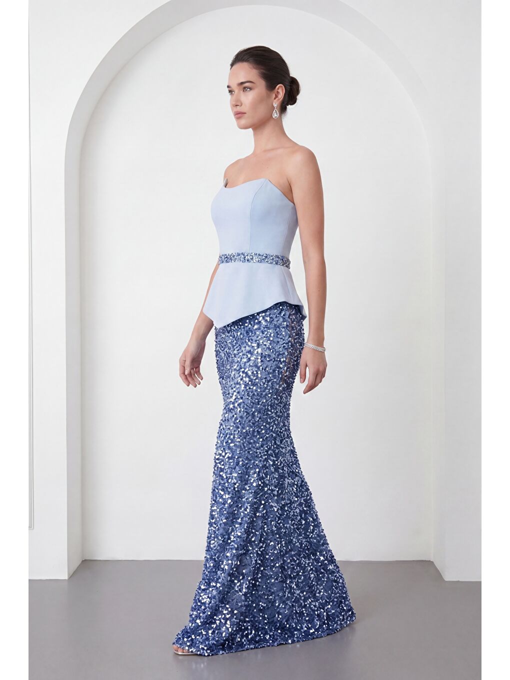 Kadın Bebe Mavi Dar Kalıp Straplez Yaka Pul Payet Uzun Abiye Elbise-1