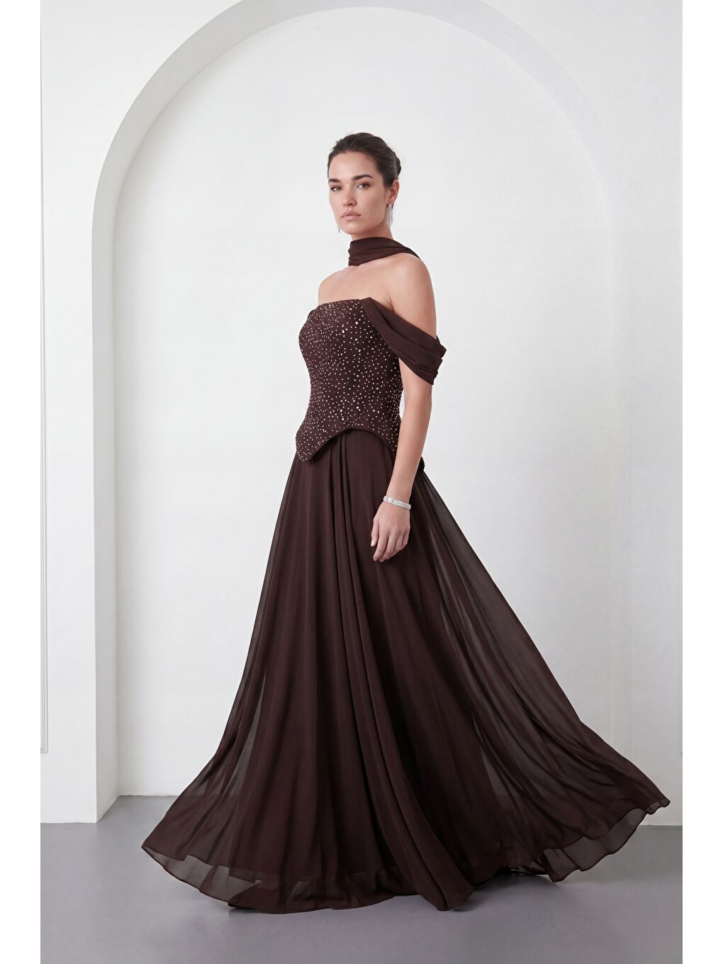 Kadın Kahverengi Şal Yaka Peplum Detay Uzun Şifon Abiye Elbise